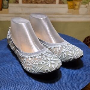 Ollio Elegant Floral Lace Ballet Flats sz. 7 #1053A Like New.
